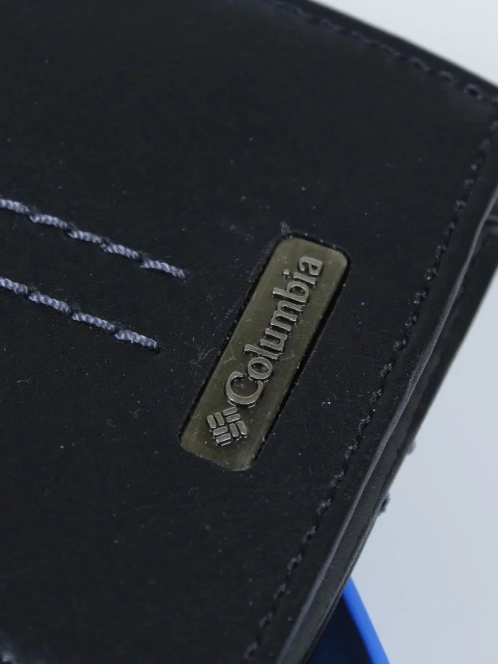 Columbia Men's Wallet – Black Leather with Stitching Detail (New)‎